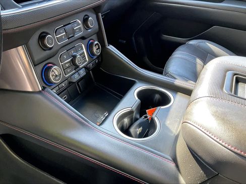 Used 2022 Chevrolet Suburban RST w/ Luxury Package image 18