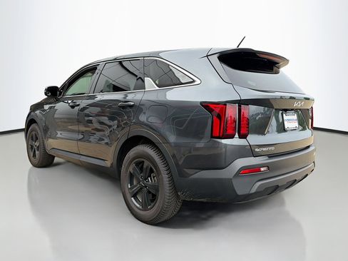 Used 2023 Kia Sorento LX FWD image 14