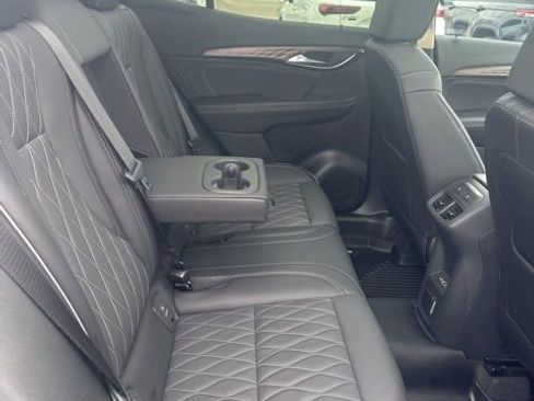 Used 2023 Buick Envision Avenir image 36