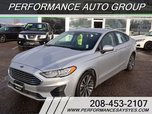 Used 2019 Ford Fusion SE image 3