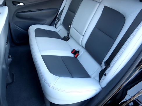 Used 2020 Chevrolet Bolt Premier w/ Infotainment Package image 23