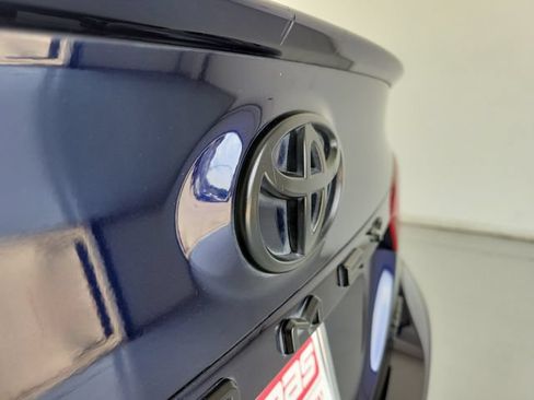 Used 2022 Toyota Camry XSE FWD image 9