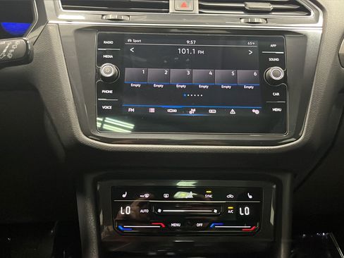 Used 2023 Volkswagen Tiguan SE w/ Panoramic Sunroof Package AWD/4WD image 13