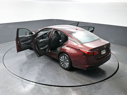 Used 2024 Nissan Altima 2.5 SV image 59