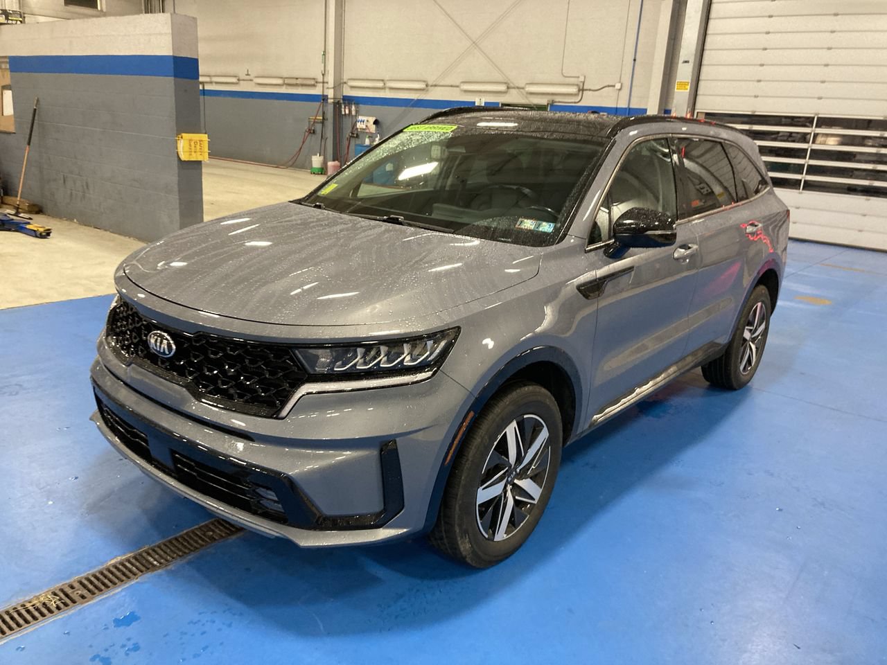 Used 2021 Kia Sorento EX w/ Panoramic Sunroof Package AWD/4WD image 3