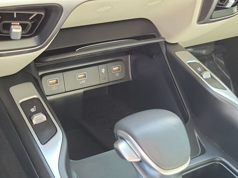 Used 2023 Kia Sorento S FWD image 28