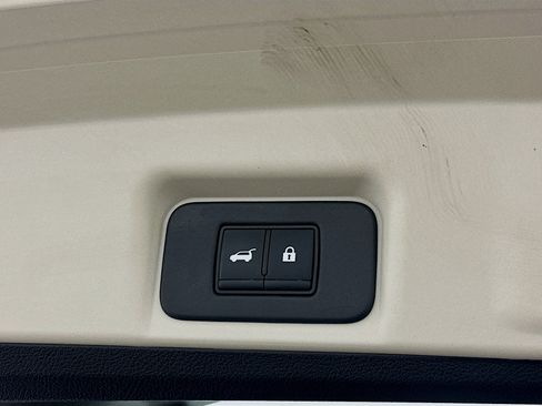 Used 2023 Nissan Ariya AWD image 32