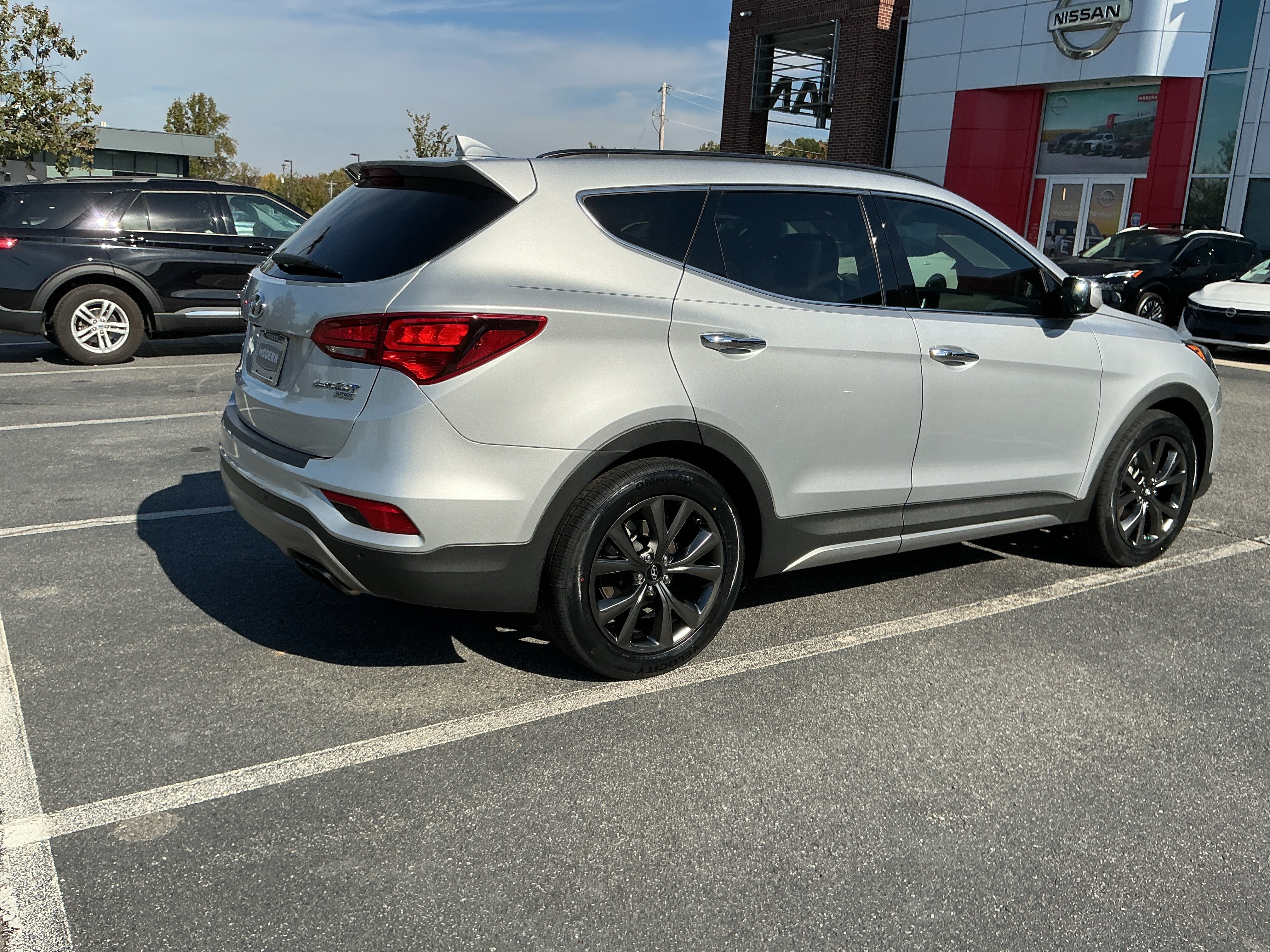 Used 2017 Hyundai Santa Fe Sport w/ Cargo Package FWD image 4