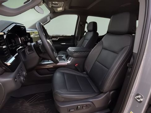 Used 2024 Chevrolet Silverado 1500 LT Trail Boss w/ Convenience Package II AWD/4WD image 17
