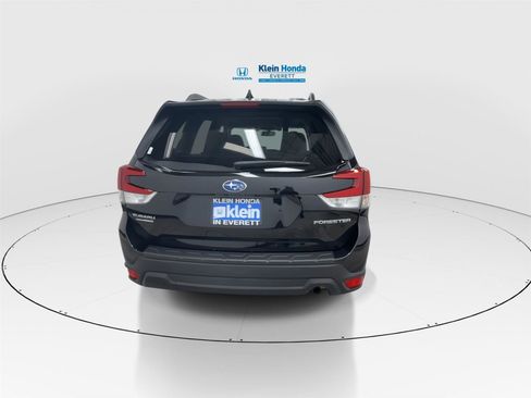 Used 2019 Subaru Forester Premium AWD/4WD image 9