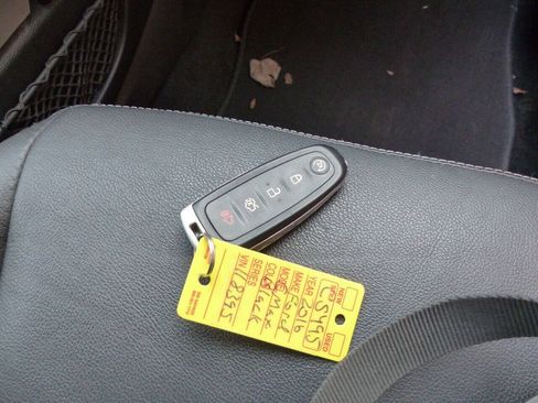 Used 2016 Ford C-MAX Energi SEL FWD image 38
