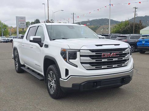 Used 2022 GMC Sierra 1500 SLE AWD/4WD image 7