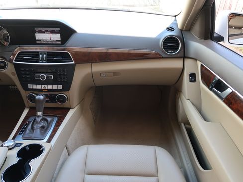 Used 2013 Mercedes-Benz C 250 Sedan image 15