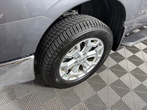 Used 2017 Nissan Titan SV image 11