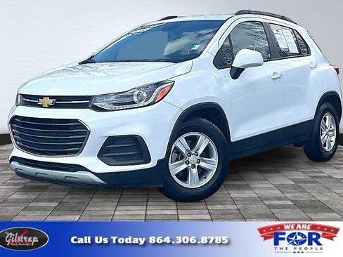 Used 2022 Chevrolet Trax LT w/ LT Convenience Package image 1