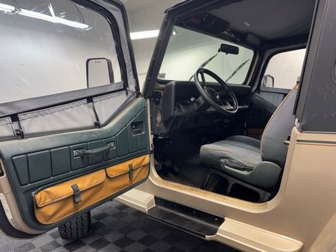 Used 1994 Jeep Wrangler Sahara AWD/4WD image 10