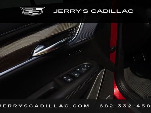 Certified 2025 Cadillac XT6 Sport w/ Platinum Package AWD/4WD image 18