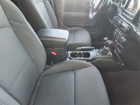 Used 2020 Jeep Wrangler Unlimited Sahara AWD/4WD image 19