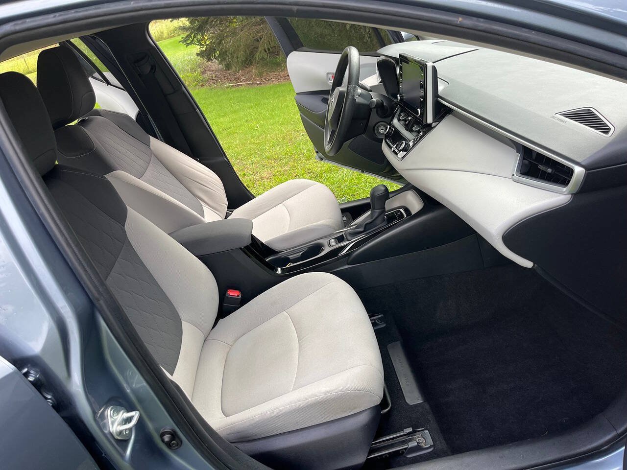 Used 2021 Toyota Corolla LE w/ Carpet Mat Package (TMS) FWD image 4