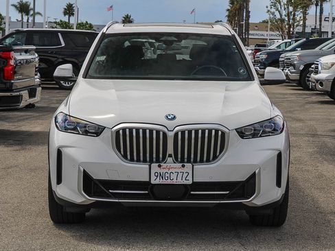 Used 2025 BMW X5 xDrive50e AWD/4WD image 2