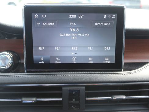 Used 2022 Lincoln Corsair Reserve w/ Equipment Group 201A AWD/4WD image 40