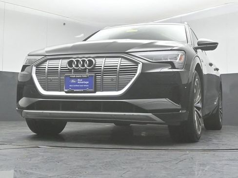 Used 2019 Audi e-tron Prestige w/ Prestige Package image 40