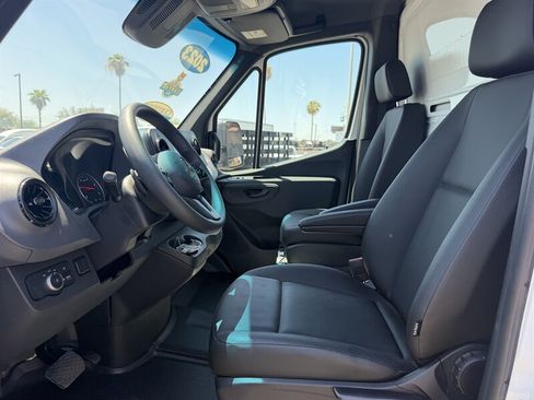 Used 2023 Mercedes-Benz Sprinter 3500 image 9