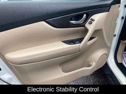 Used 2019 Nissan Rogue SV AWD/4WD image 13