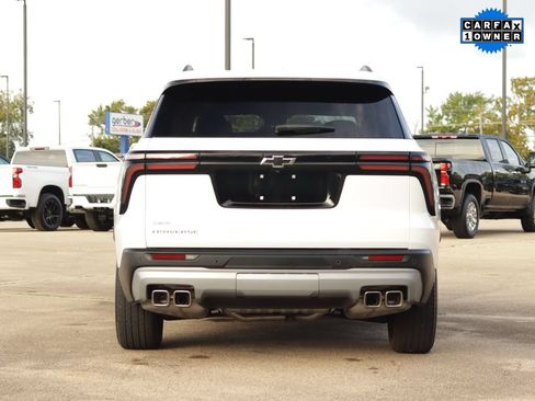 Used 2025 Chevrolet Traverse LT w/ Driver Confidence Package FWD image 6