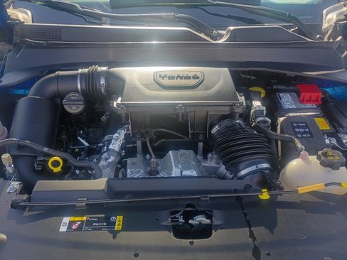 Used 2025 Jeep Compass Trailhawk AWD/4WD image 18