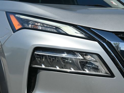 Used 2021 Nissan Rogue SV image 25