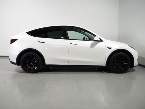 Used 2021 Tesla Model Y Long Range AWD/4WD image 6
