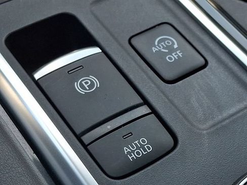Used 2023 Nissan Pathfinder SL AWD/4WD image 24