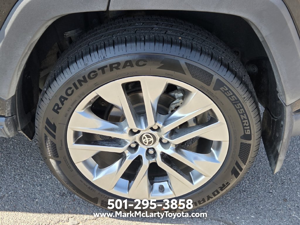 Used 2021 Toyota RAV4 XLE Premium FWD image 16