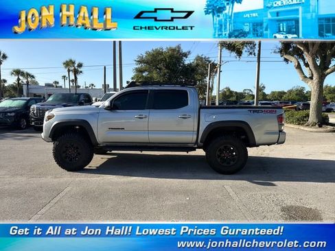 Used 2023 Toyota Tacoma TRD Off-Road w/ TRD Premium Off Road Package AWD/4WD image 4