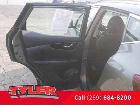 Used 2022 Nissan Rogue Sport SV AWD/4WD image 19