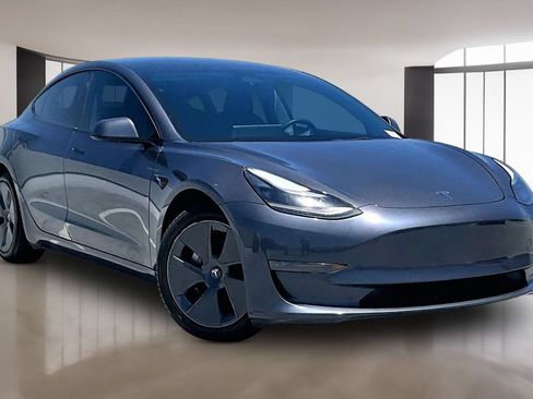 Used 2023 Tesla Model 3 Standard Range RWD image 3