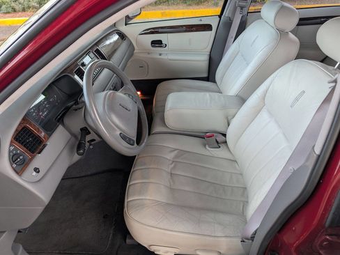 Used 1998 Lincoln Town Car Executive image 15