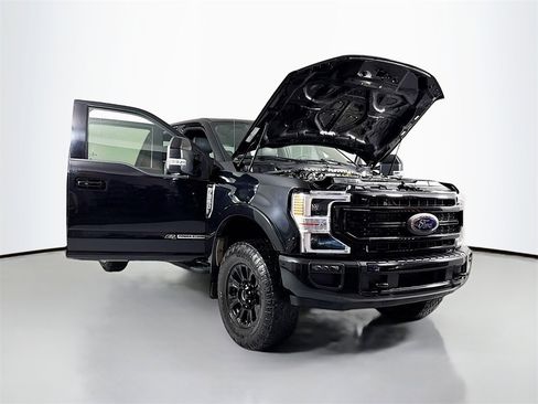 Used 2022 Ford F350 Lariat w/ Tremor Off-Road Package image 28