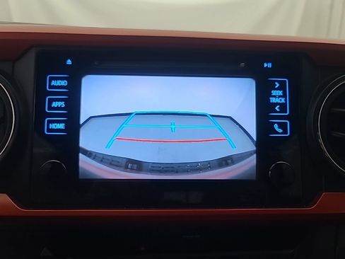 Used 2018 Toyota Tacoma TRD Sport w/ Technology Package AWD/4WD image 34
