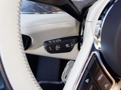 Used 2023 Bentley Bentayga AWD/4WD image 41