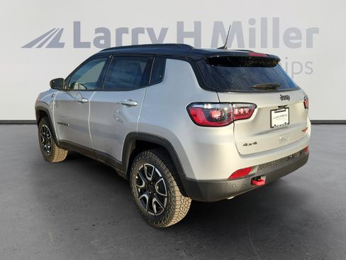 New 2026 Jeep Compass Trailhawk image 4