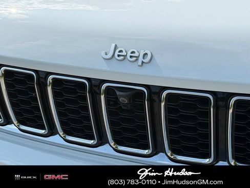 Used 2024 Jeep Grand Cherokee L Limited w/ Luxury Tech Group II AWD/4WD image 8