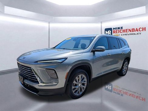 Used 2025 Buick Enclave Preferred FWD image 9