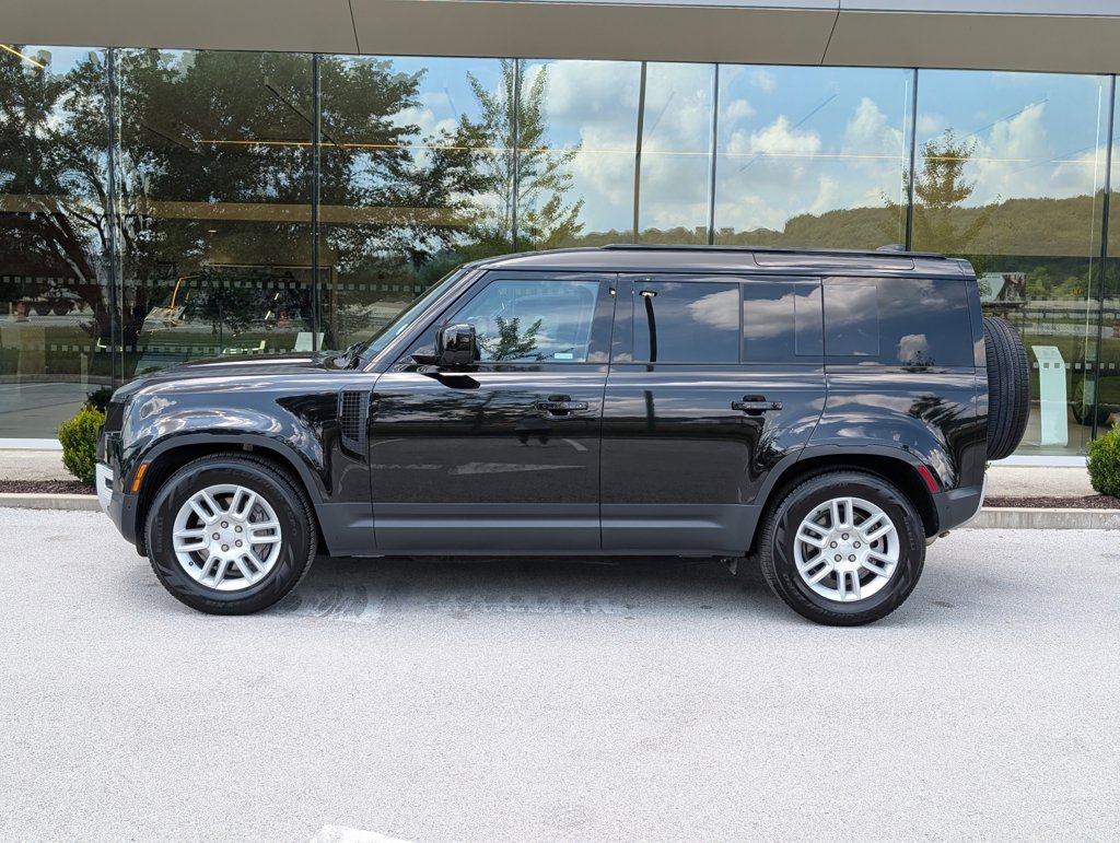 Used 2025 Land Rover Defender 110 S AWD/4WD image 2