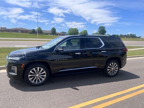 Used 2023 Chevrolet Traverse Premier w/ LPO, 'HIT The Road' Package image 4