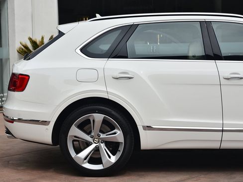 Used 2019 Bentley Bentayga image 9