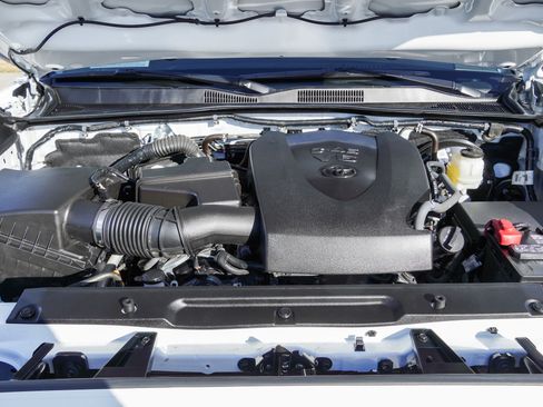 Certified 2022 Toyota Tacoma SR image 16