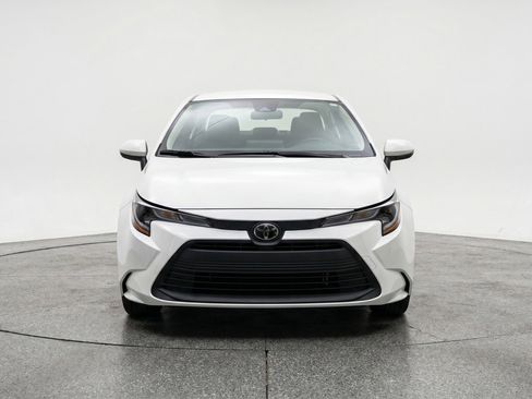 Used 2025 Toyota Corolla LE FWD image 2