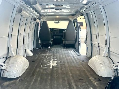 Used 2023 GMC Savana 2500 Extended w/ Driver Convenience Package image 15